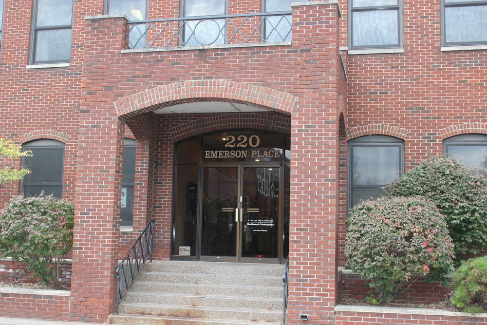 Emerson Place: 220 Emerson Pl, Davenport, IA 52801